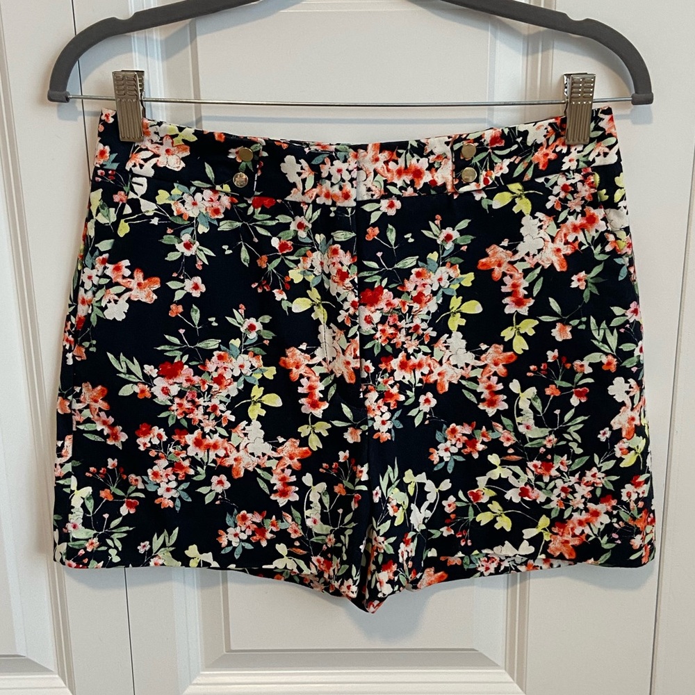 Zara Black Floral Patterned Shorts